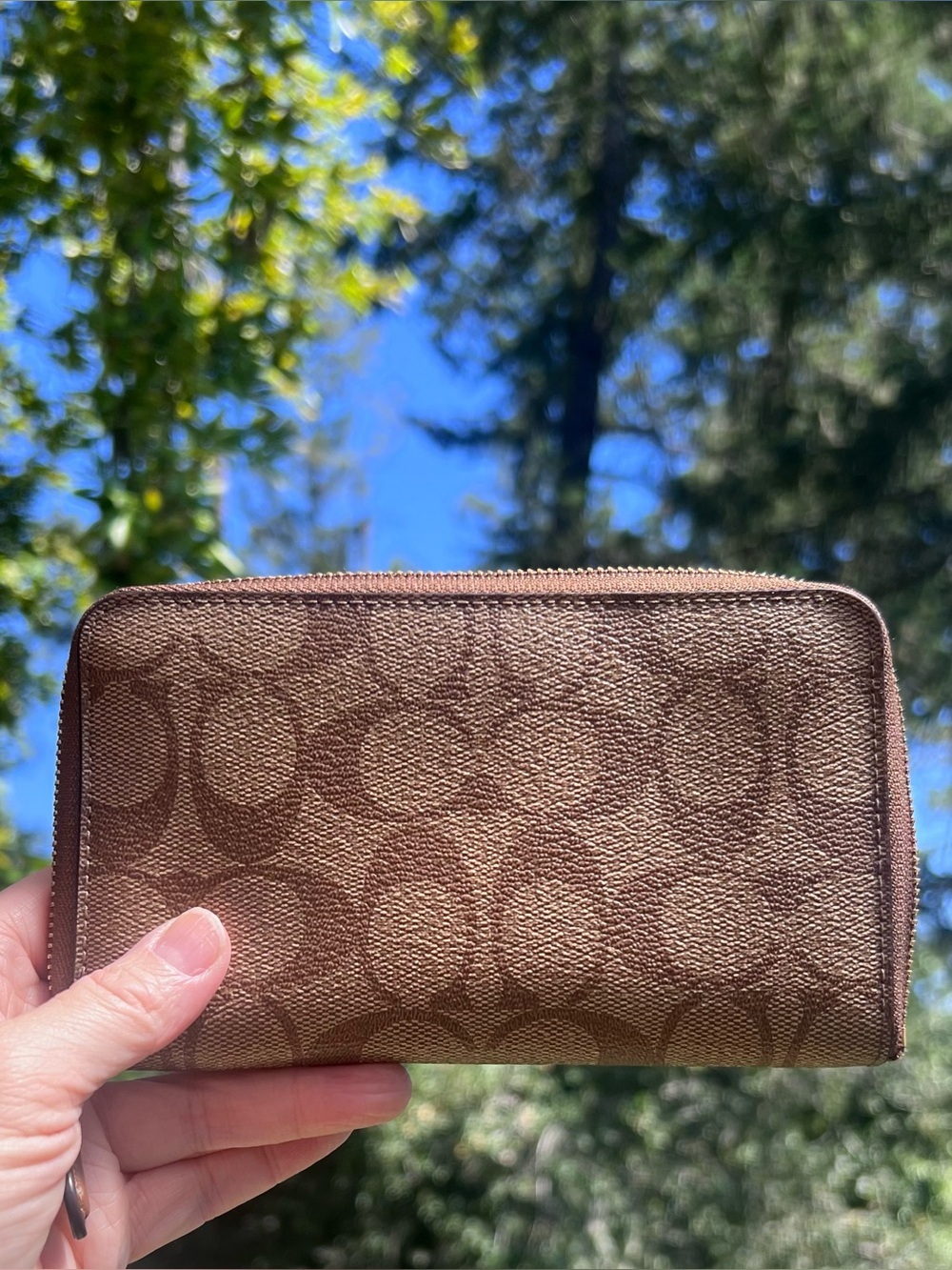 COACH Medium Signature Brown Wallet with Gold Hardware AUTHENTIC - Picture 2 of 13